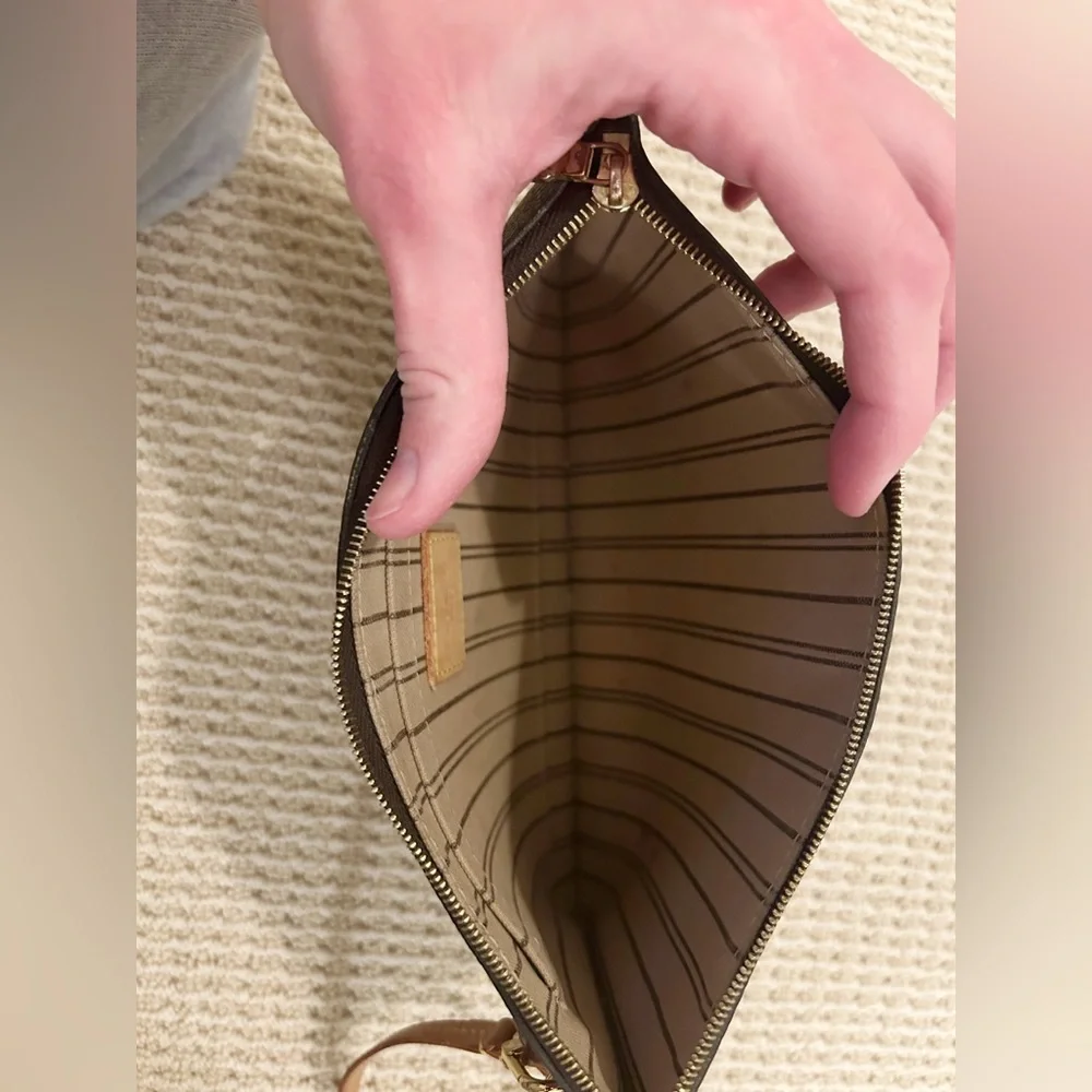 Well-cared-for Louis Vuitton Neverfull GM - Picture 5 of 15